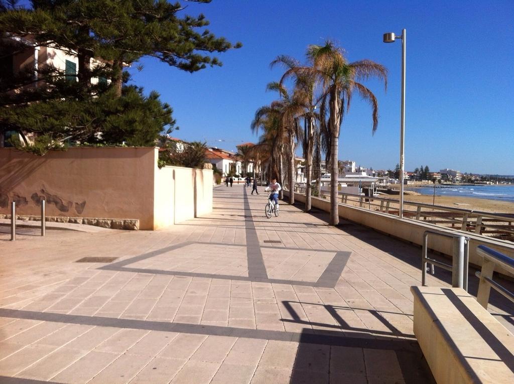 Вилла La Terrazza Sul Porto Марина-ди-Рагуза Номер фото